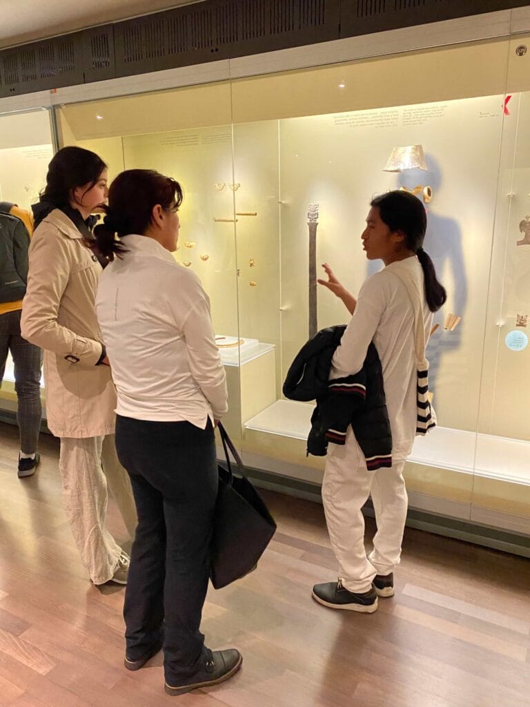 Visita guiada al Museo del Oro Tairona por relator indígena