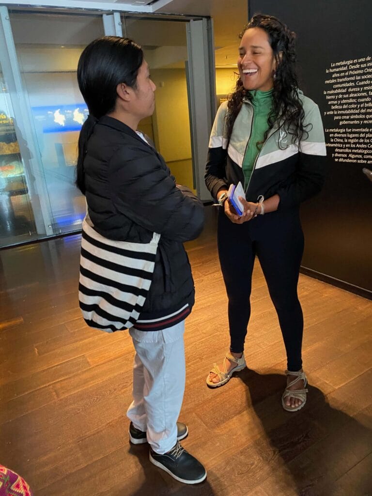 Visita guiada al Museo del Oro Tairona por relator indígena